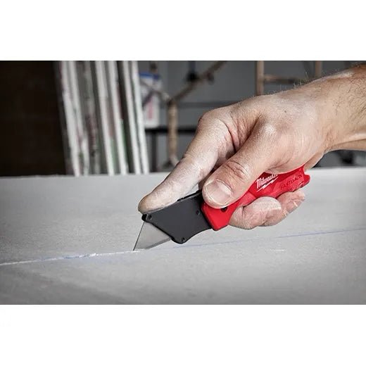 FASTBACK™ COMPACT FOLDING UTILITY KNIFE - A&R Supply - Air Conditioning & Refrigeration Wholesaler - MILWAUKEE