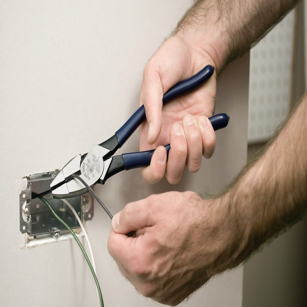 LINEMAN'S PLIERS