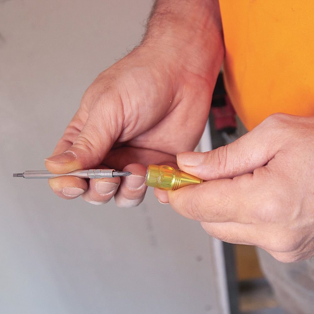 HVAC POCKET SCREWDRIVER, 3-IN-1, PHILLIPS, SLOTTED, SCHRADER BITS - A&R Supply - Air Conditioning & Refrigeration Wholesaler - KLEIN TOOLS
